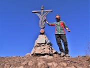 01 Alla croce del Pizzo Rabbioso (1130 m)